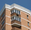 Остекление балконов профилями Rehau Basic-Design и ALMplast. Остекленные балконы имеют по 20 точек крепления на анкерные болты и пластины.